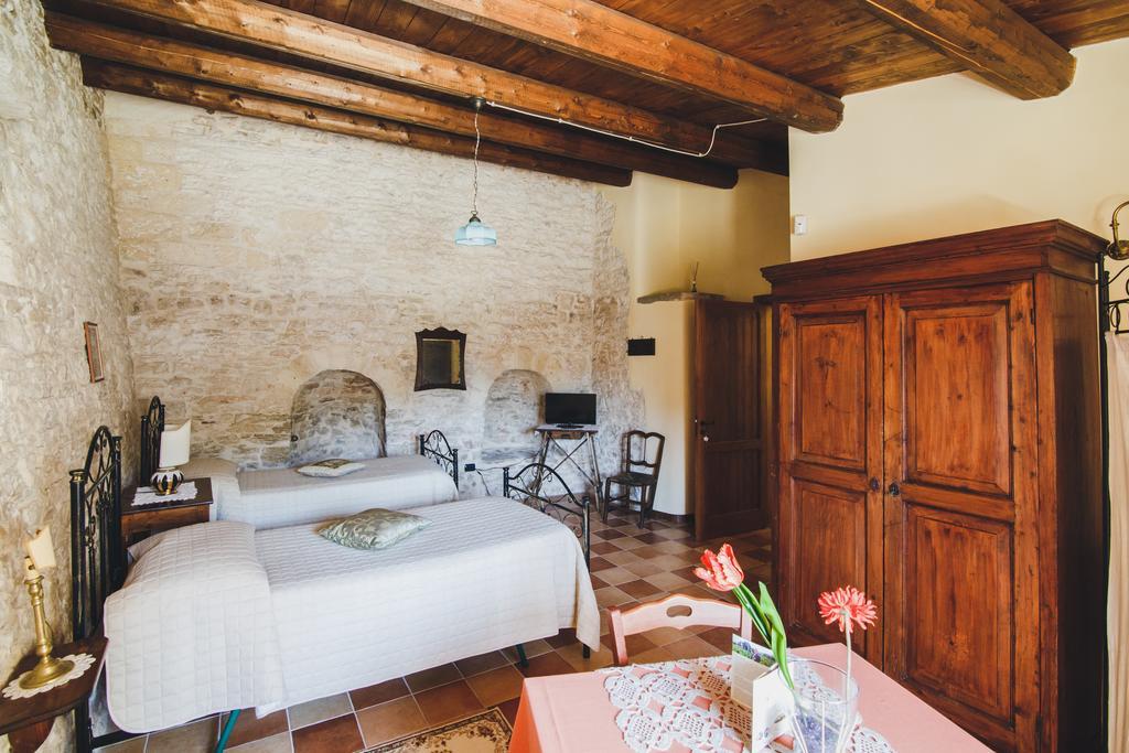 Ai Pilieri Di Bagnoli Vila Castel Del Monte  Exterior foto