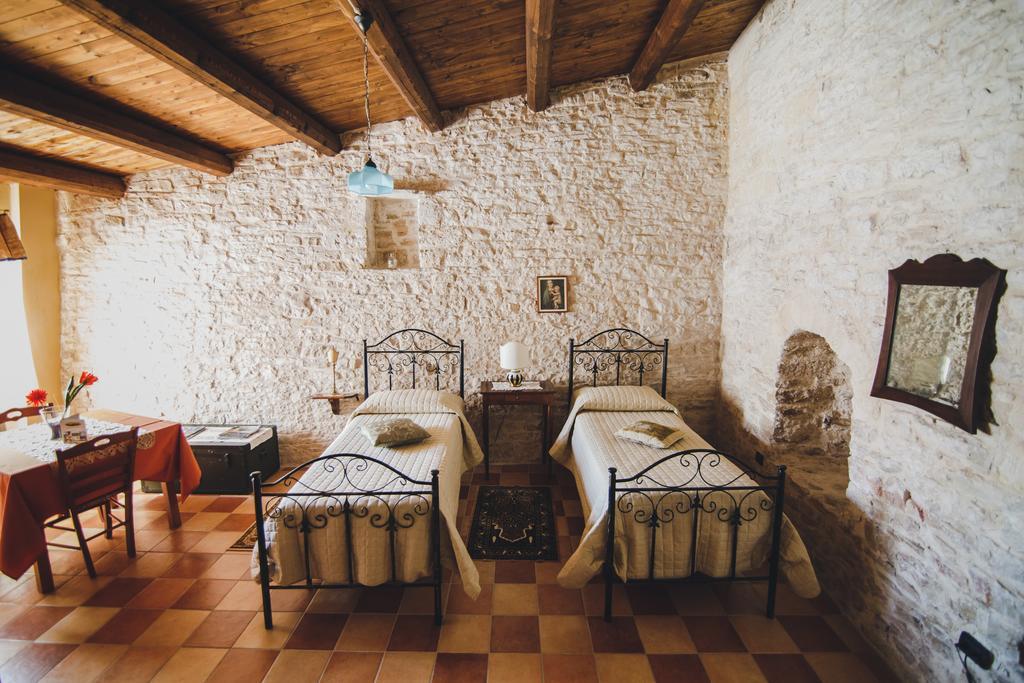 Ai Pilieri Di Bagnoli Vila Castel Del Monte  Exterior foto
